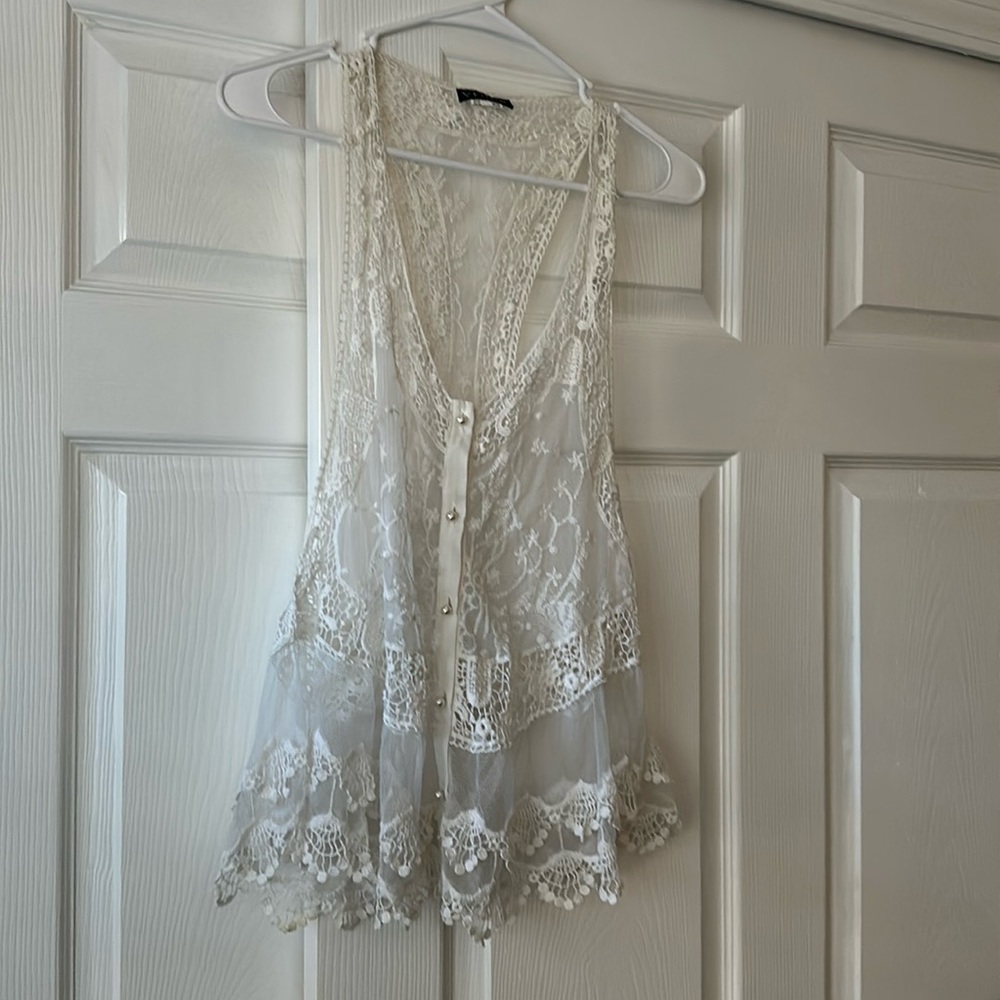Medium lace tank by Venus
